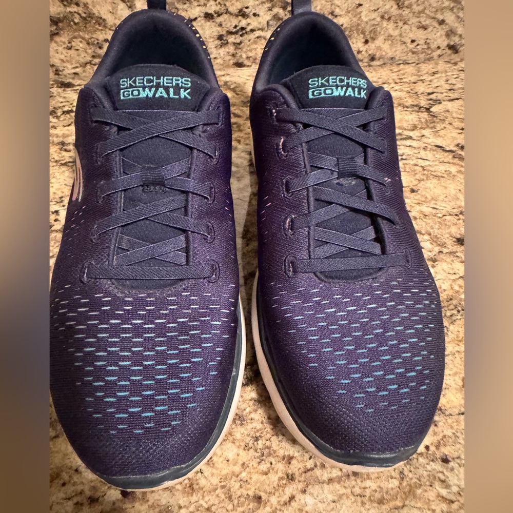 Skechers WOMENS ( not men’s) Navy Blue Go Walk Sneakers, air cool hyper pillar